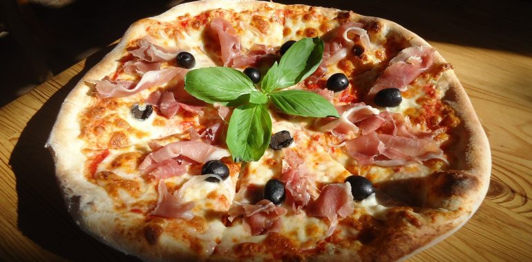 Pizza capricciosa ("náladová")