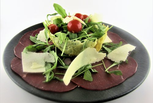 Carpaccio di bresaola con parmigiano e rucola
