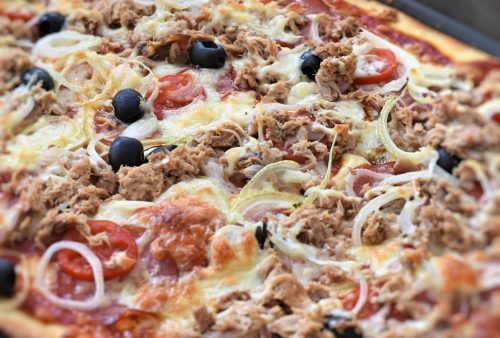 Pizza tonno e cipolla ("tuňáková s cibulí")
