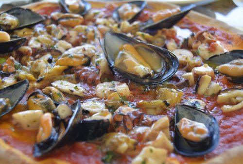 Pizza ai frutti di mare ("s mořskými plody")
