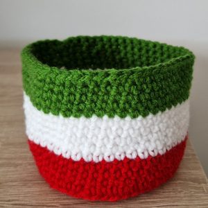 Košíček - ručně háčkovaný v italských barvách