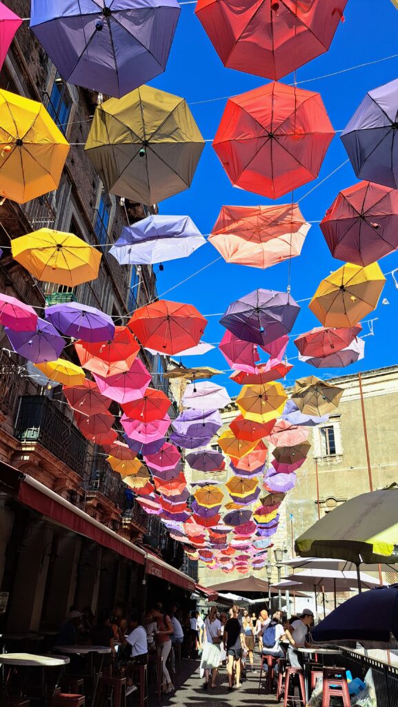 Catania - Pescheria - typické deštníky