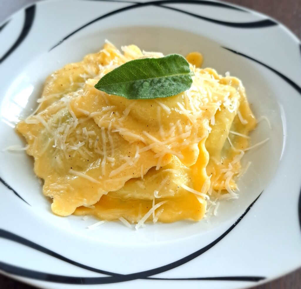 Ravioli burro e salvia
